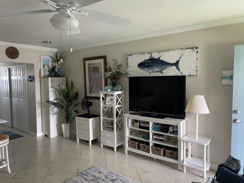 Building Photo - 240 N Collier Blvd