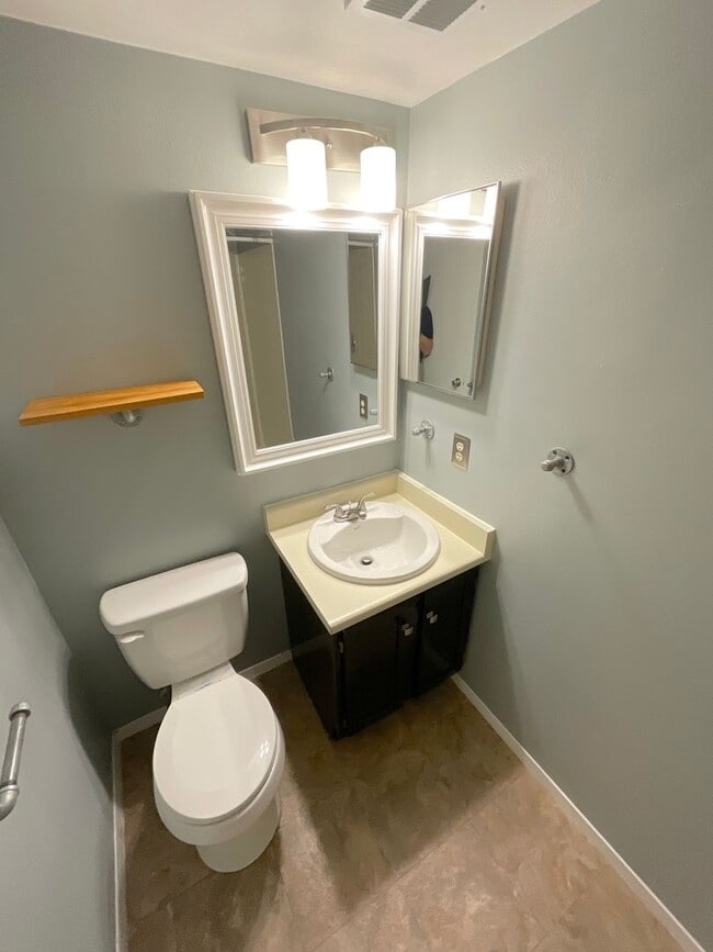 Building Photo - 3 Bedroom Home Available Near E Woodmen Rd...