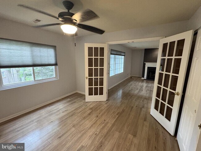 Building Photo - 9 Tintern Ct