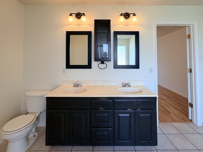 Building Photo - 3 Bedroom, 2 Bath Home in Crowley on Corner Lot