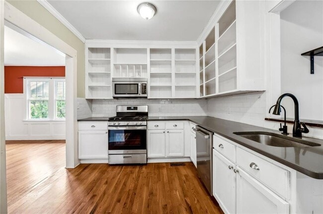 Building Photo - 976 Hall Pl NW
