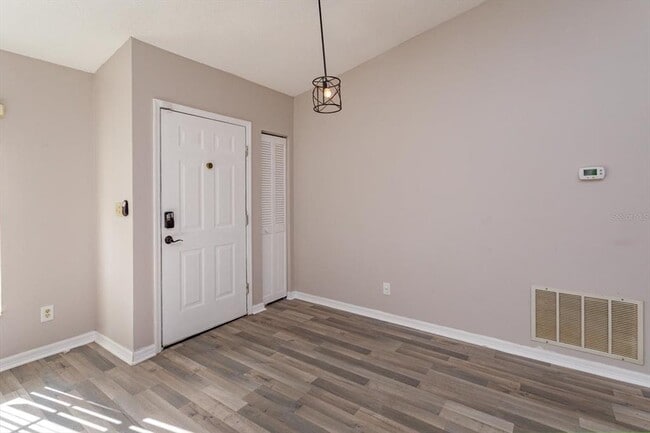 Building Photo - 5955 Kenlyn Ct