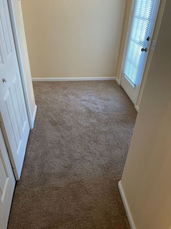 Building Photo - Lovely Lakefront Home in Virginia Beach