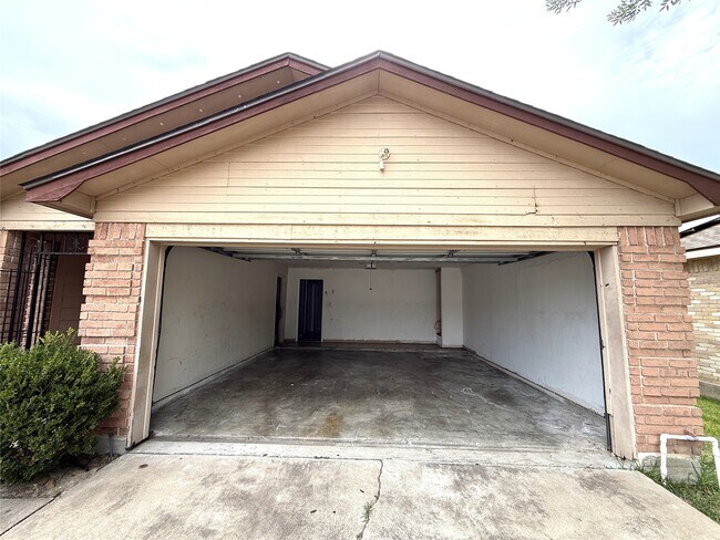 Building Photo - 11611 Stone Bridge Dr