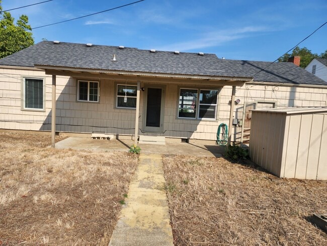Building Photo - Cute 2-bedroom Bungalow home