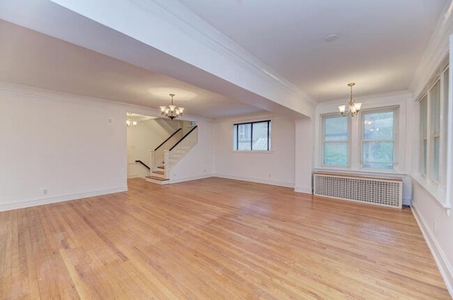 Building Photo - 6833 S Cregier Ave