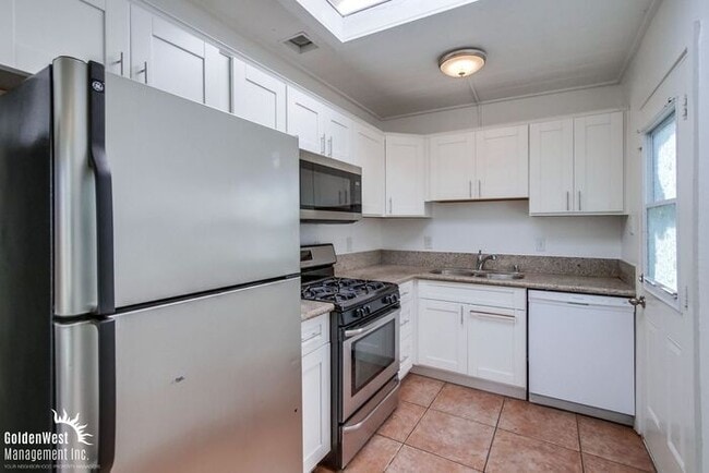 Building Photo - Modern 3Bdm 1Ba Duplex Home in Desirable Point Loma Heights Neighborhood!