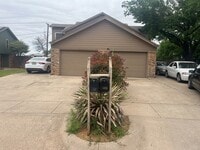 Building Photo - Beautiful 3 bedroom townhome! Master downstairs Large living room, wet bar, Garage! Coming soon i...