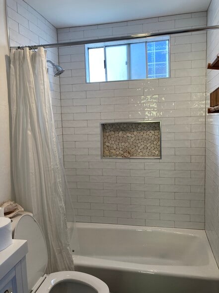 Bathroom - 292 Rossmore Dr