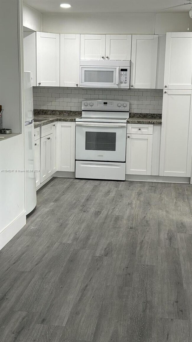 Building Photo - 5179 SW 34th St