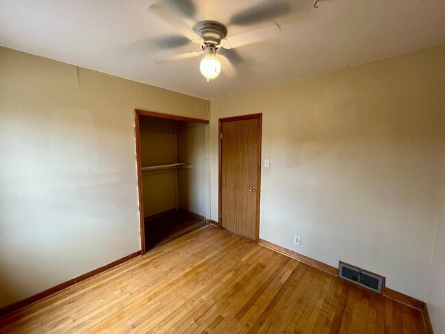 Building Photo - 3 Bed 1 Bath Single Family Home in Rhinela...