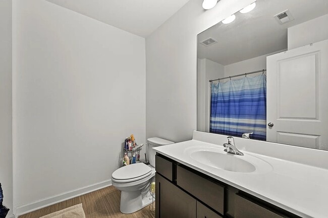 Building Photo - 1102 Lossie Ln