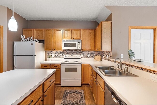 Building Photo - 9649 Alvarado Ln N