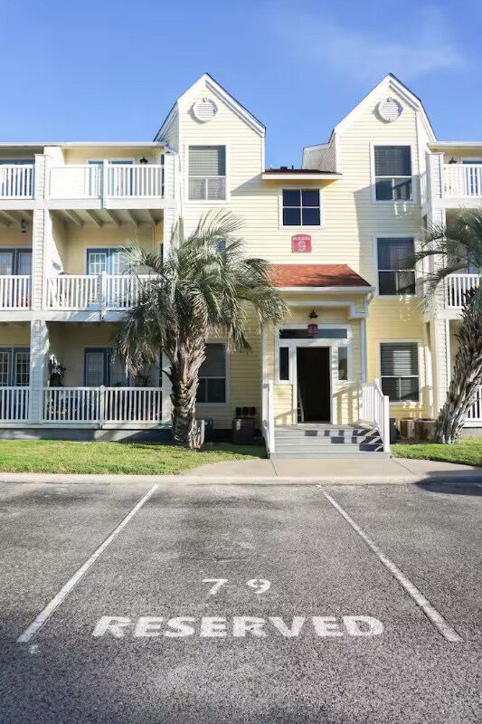 Building Photo - 14721 Whitecap Blvd