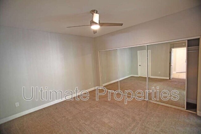 Building Photo - 15225 N 100th St