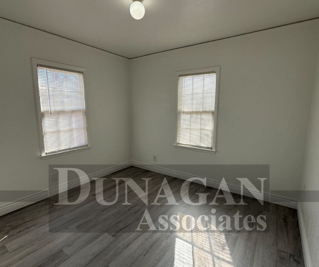 Building Photo - OPEN HOUSE ON 12/3 FROM 2:45-2:55 REMODELED 2 Bedroom - 1 Bath home!!