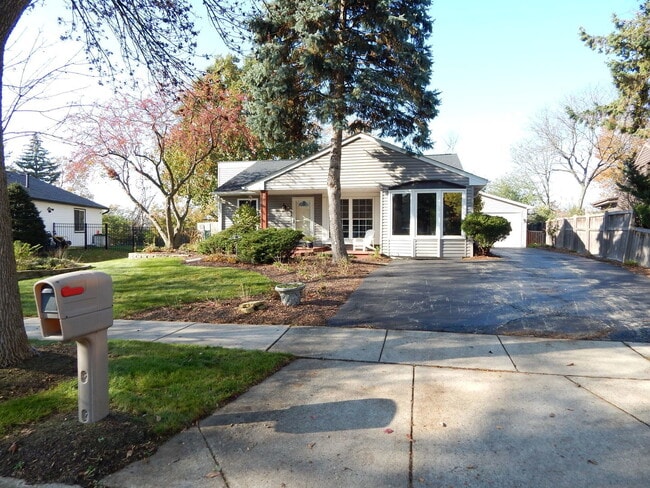 Building Photo - 1985 Navarone Dr