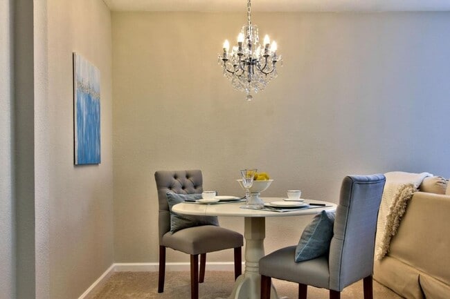 Building Photo - Great One Bedroom Condo in Monterey