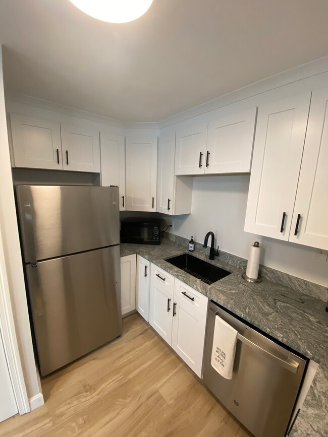 Building Photo - 18 Ocean St