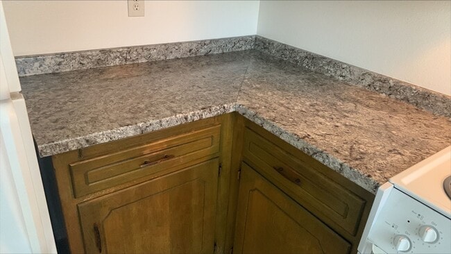 Building Photo - 2 Bedrooms, 1.5 Bathrooms