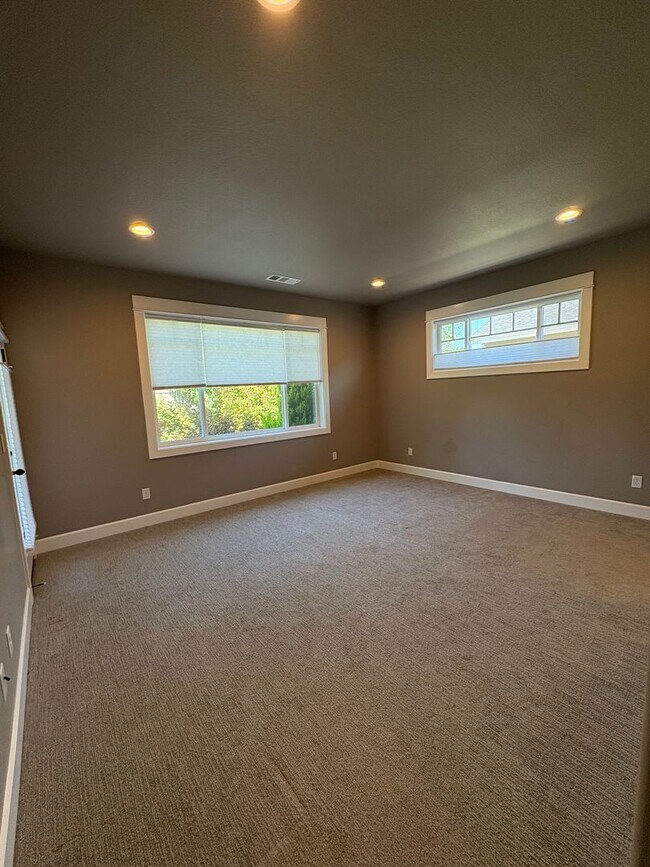 Building Photo - 426 Frontier Ct
