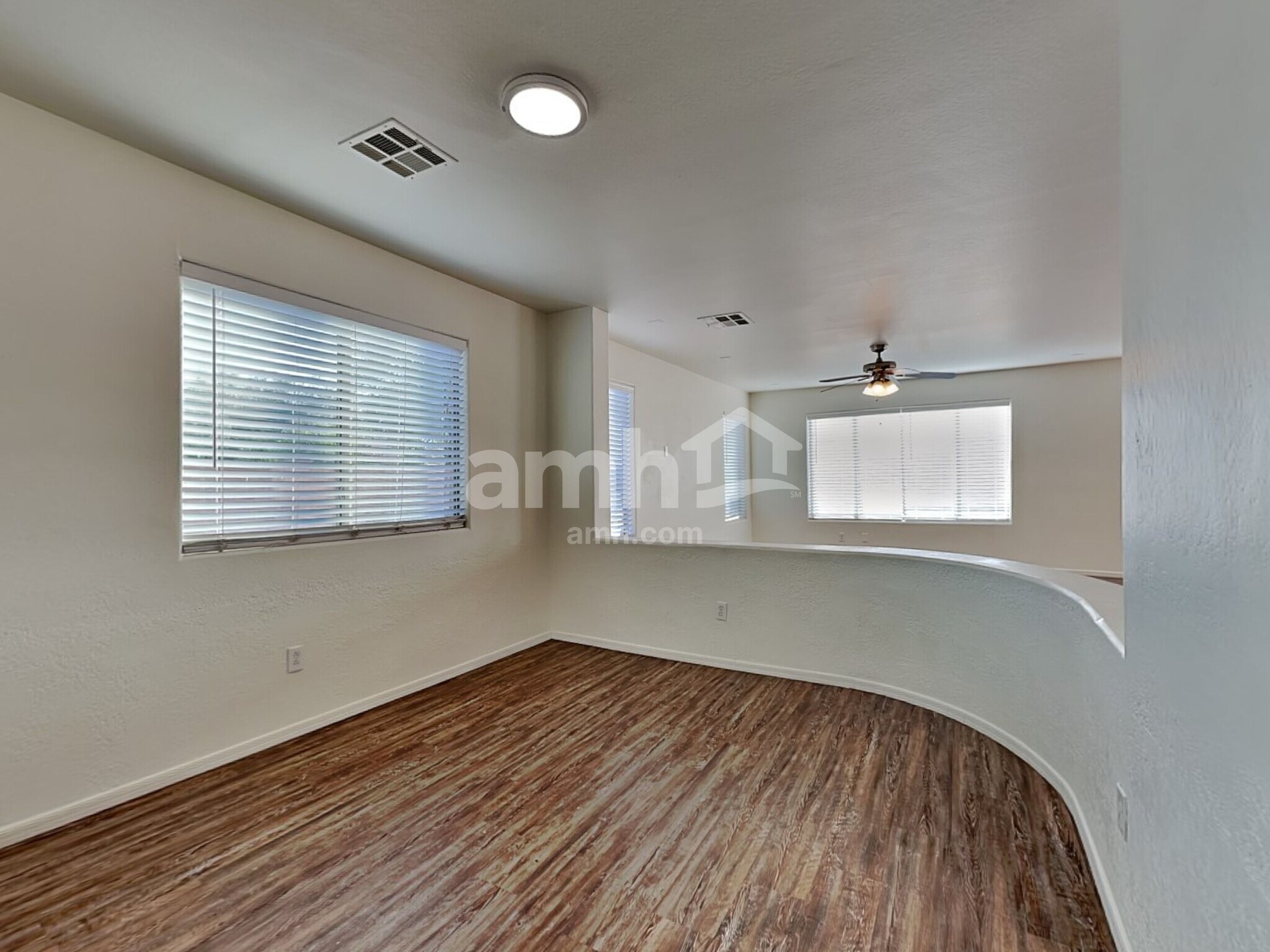 Building Photo - 6208 S 52nd Dr