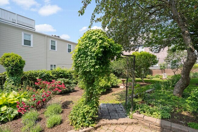 Building Photo - 38 Spring St