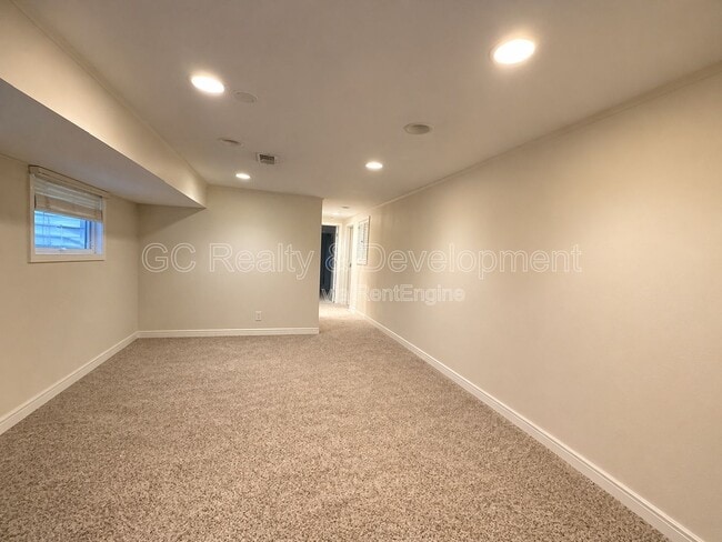 Building Photo - 558 Mallard Ln