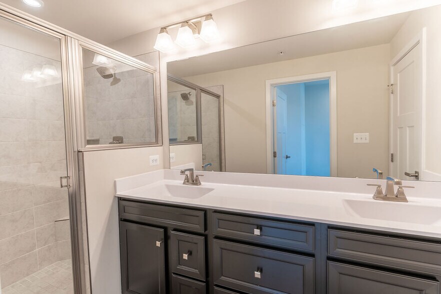 Building Photo - 100 Matisse Pl