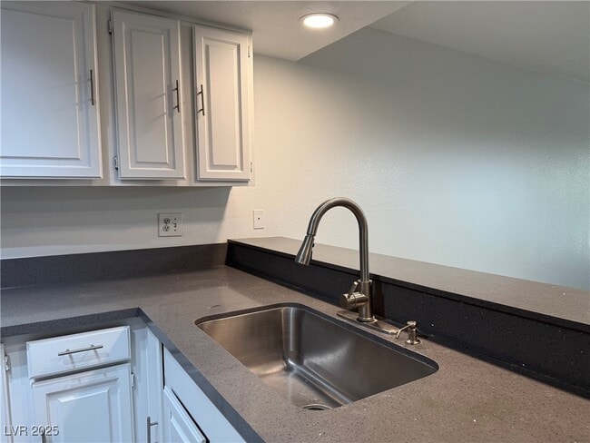 Building Photo - 6250 W Flamingo Rd