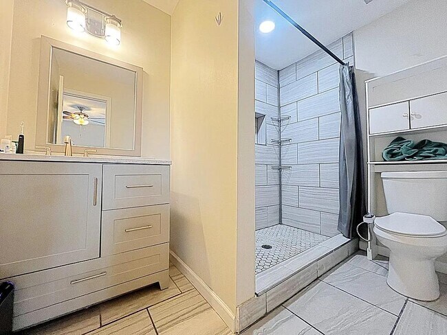 Building Photo - 511 Climbing Rose Ct