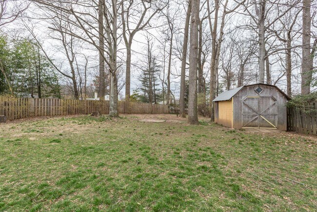 Building Photo - 9718 Holmhurst Rd