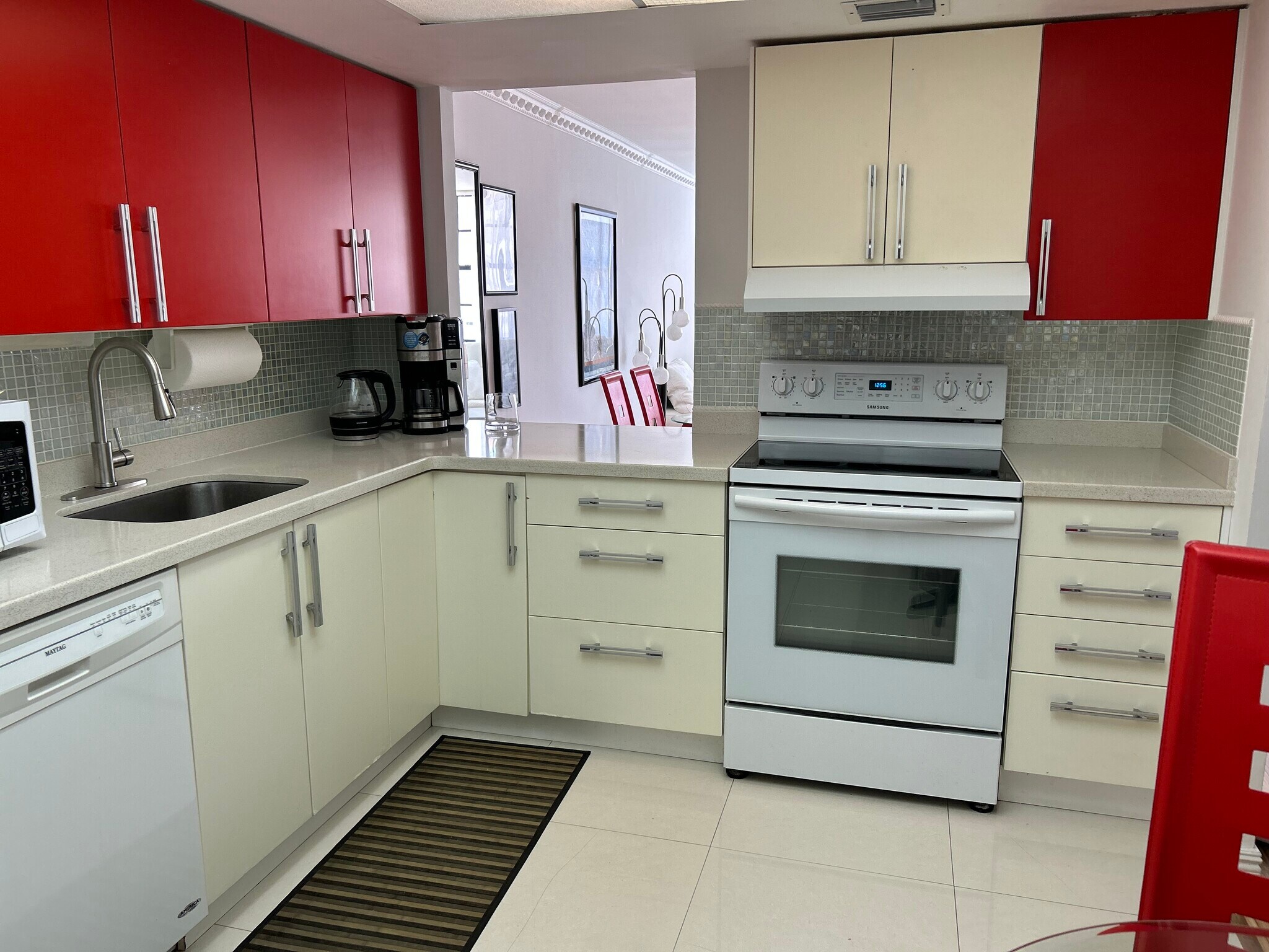 Building Photo - 1301 NE Miami Gardens Dr