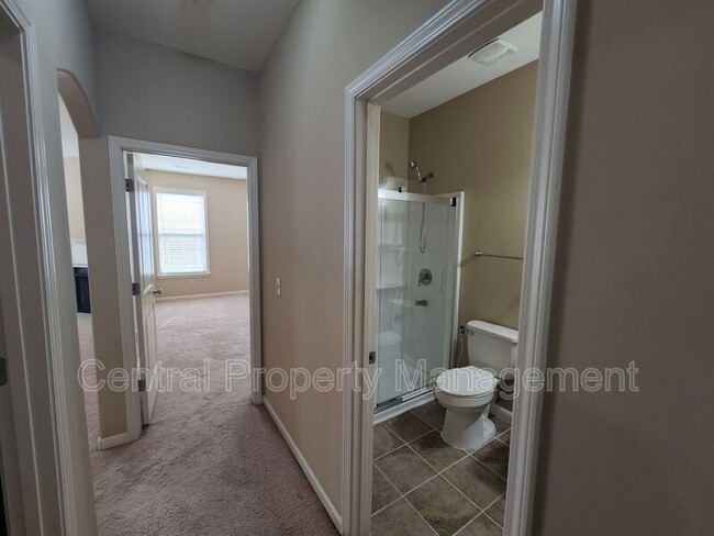 Building Photo - 1 Redwolf Ln