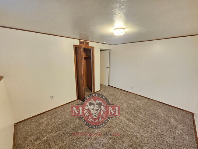 Building Photo - Spacious 5 Bd 3 Ba Home Cottonwood Heights