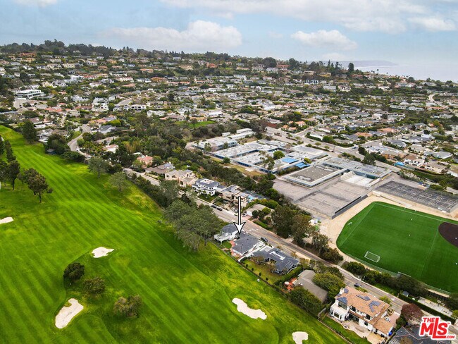 Building Photo - 1110 W Muirlands Dr