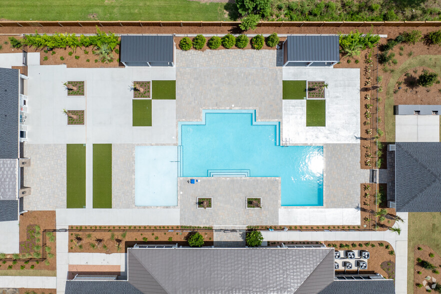 Pool Area - Evolve Waterford Apartment Homes