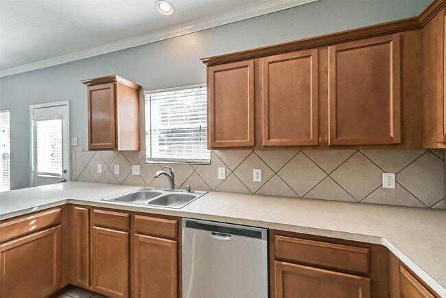 Building Photo - 8726 Old Maple Ln