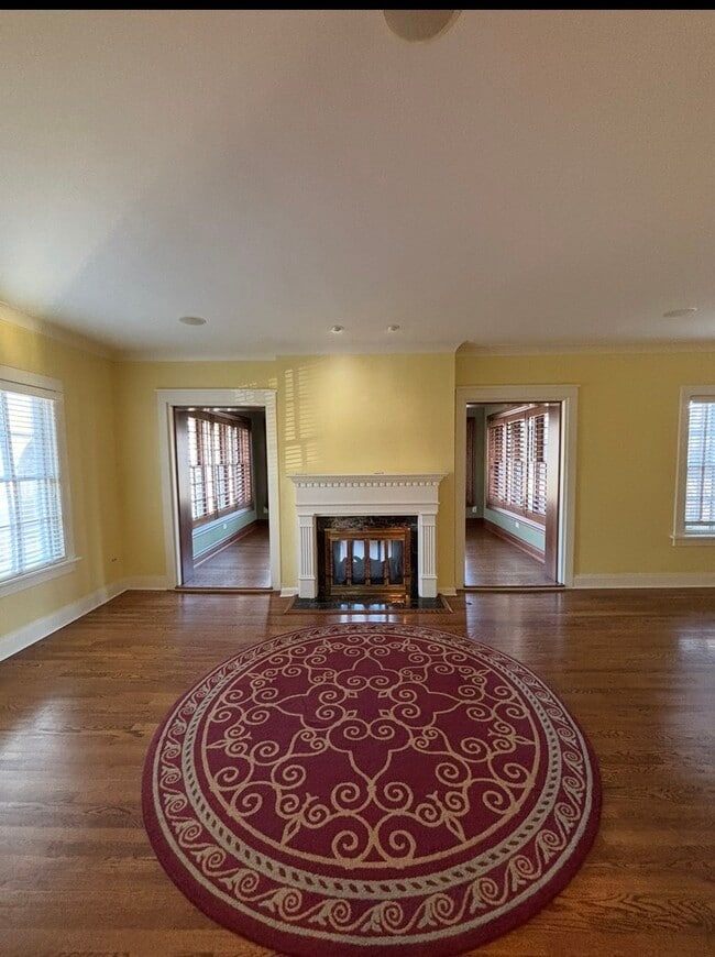 Building Photo - 310 N Prairie Ave