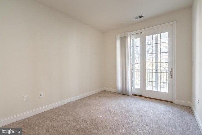 Building Photo - 705 Captains Way
