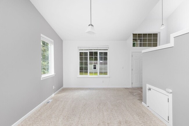 Building Photo - Beautiful 4 Bedroom 3 Bath Issaquah Home on Large Private Lot