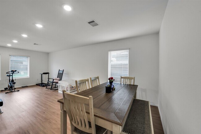 Building Photo - 27110 Breakaway Ln