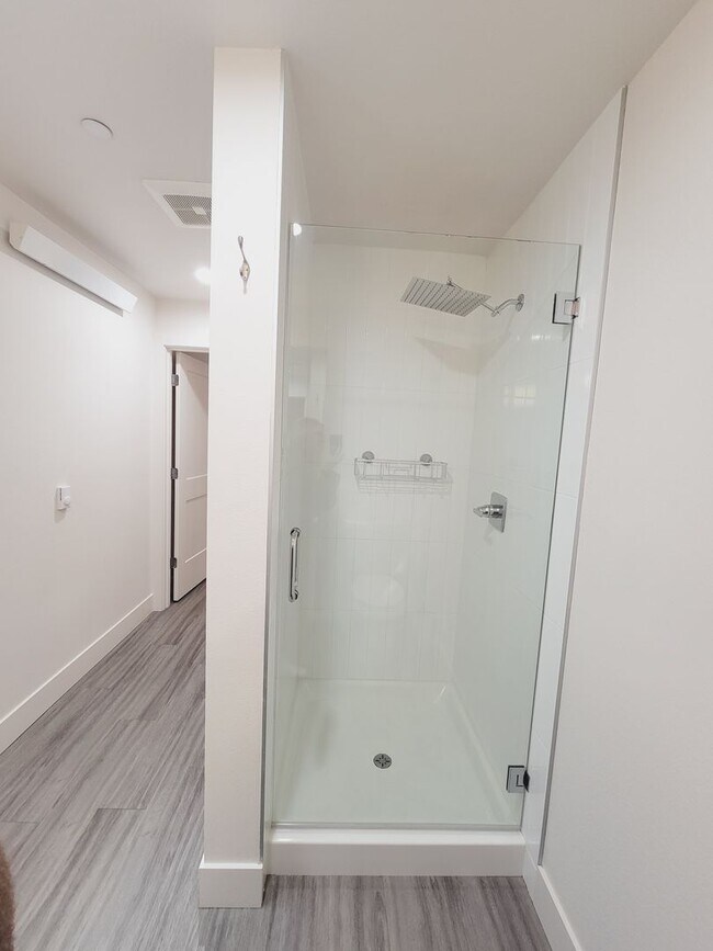 Building Photo - L0478-353 FAILING