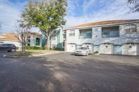 Building Photo - NEWLY UPDATED 2 bedroom 2 bath condo for r...