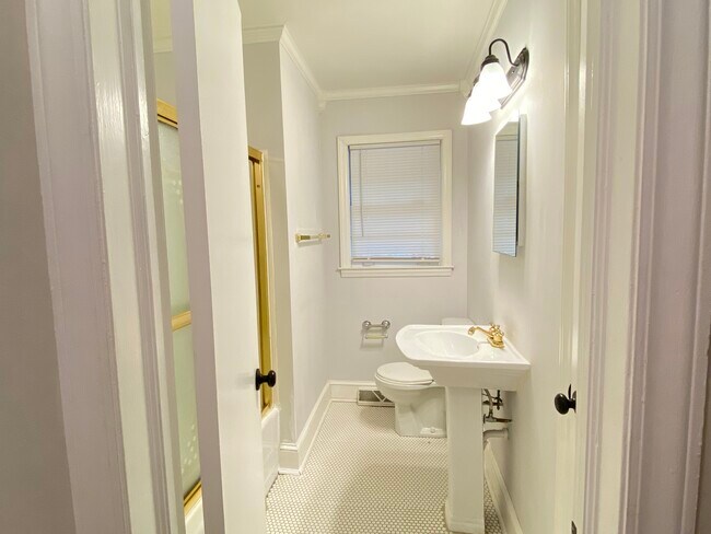 Bathroom - 4426 Holbrook Dr