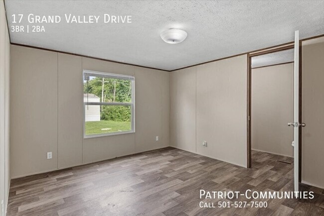 Building Photo - 17 Grand Valley Dr