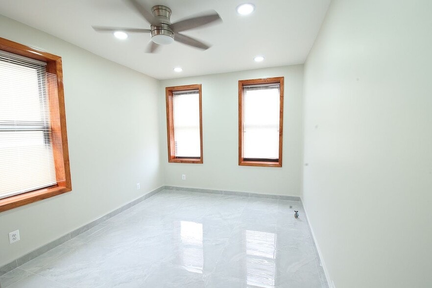 Building Photo - 1711 Davidson Ave