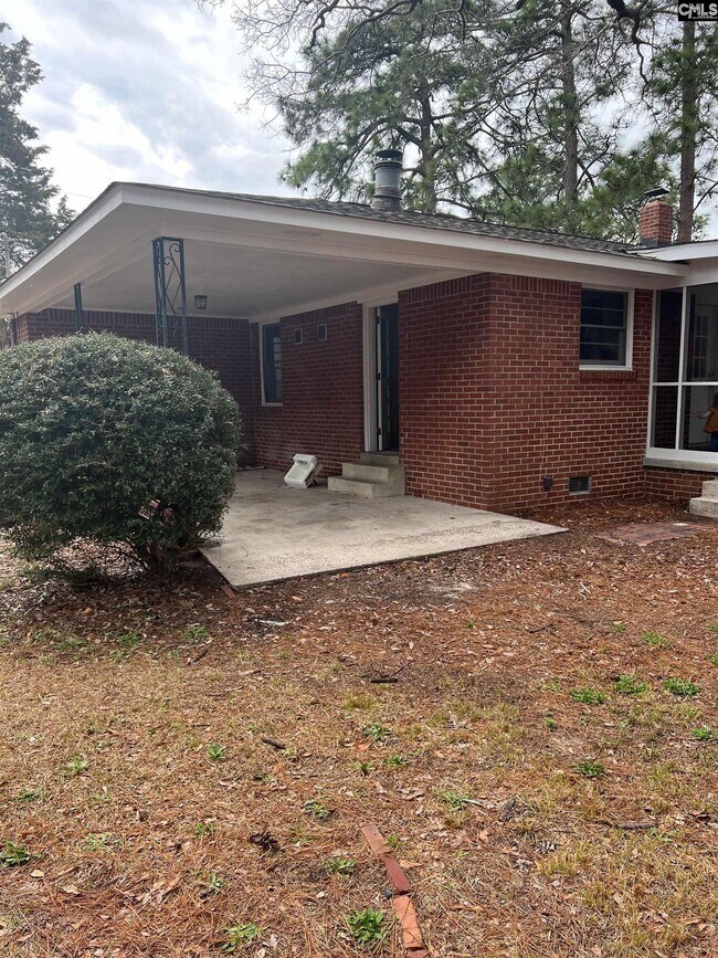 Building Photo - 1136 W Fairhill Dr