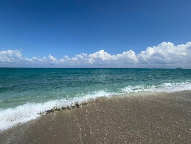 Building Photo - 5420 N Ocean Dr