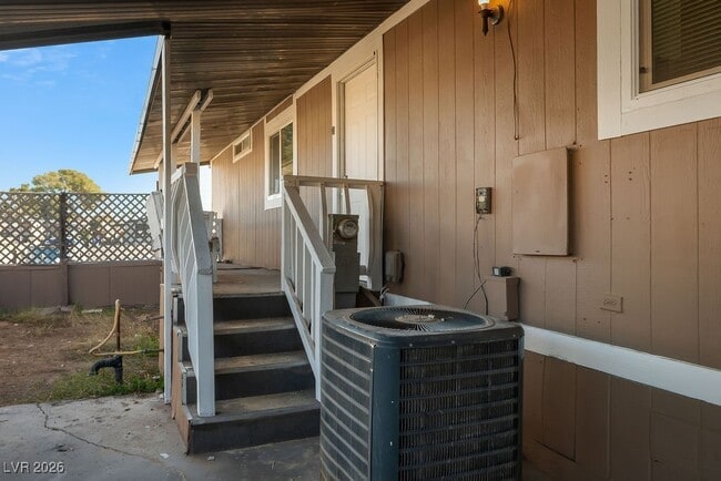 Building Photo - 2879 Green Tree Ave